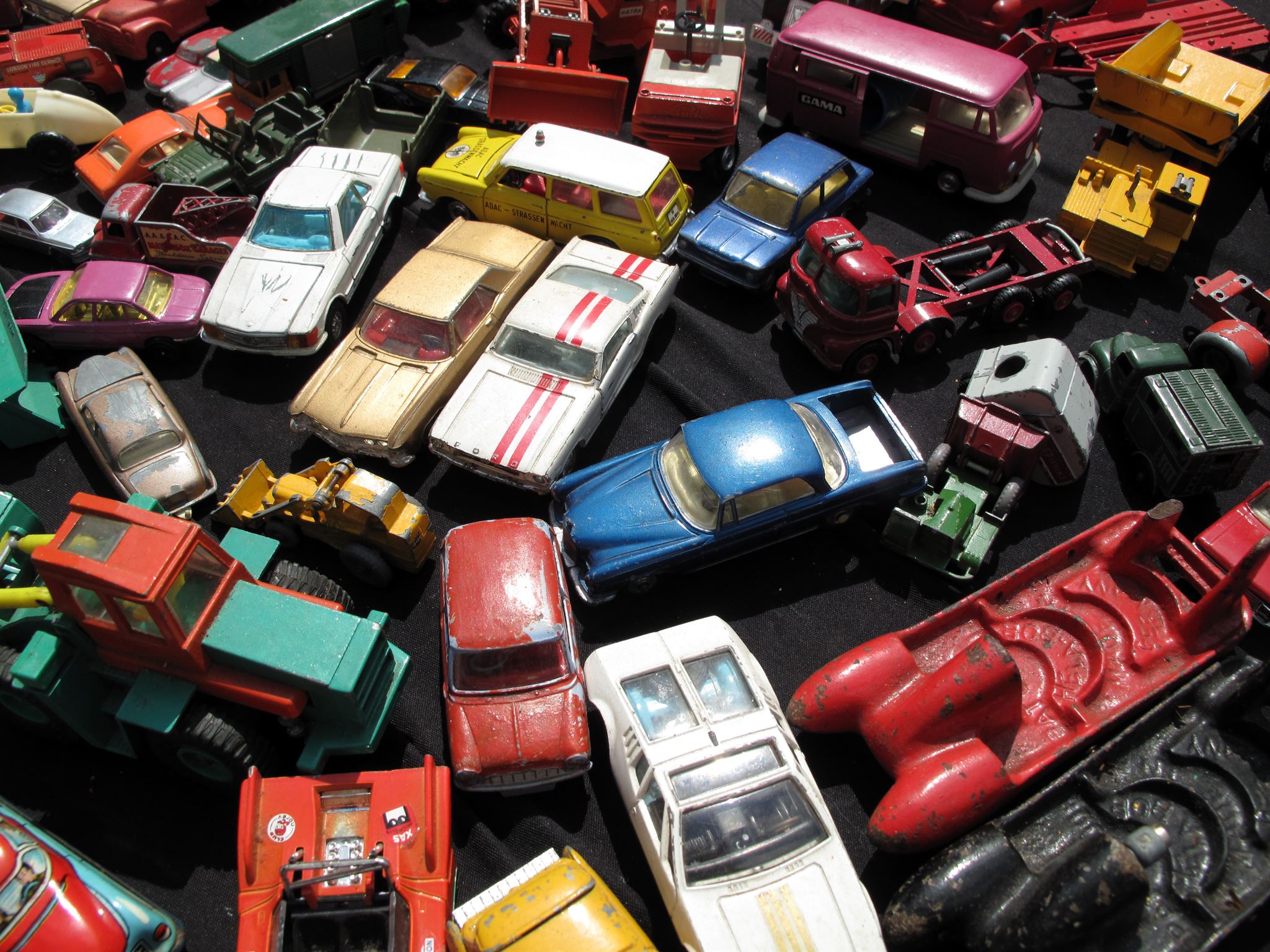 Collection-of-vintage-colorful-toy-cars